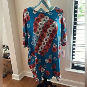 NWT- Lularoe Irma Short Sleeve Top